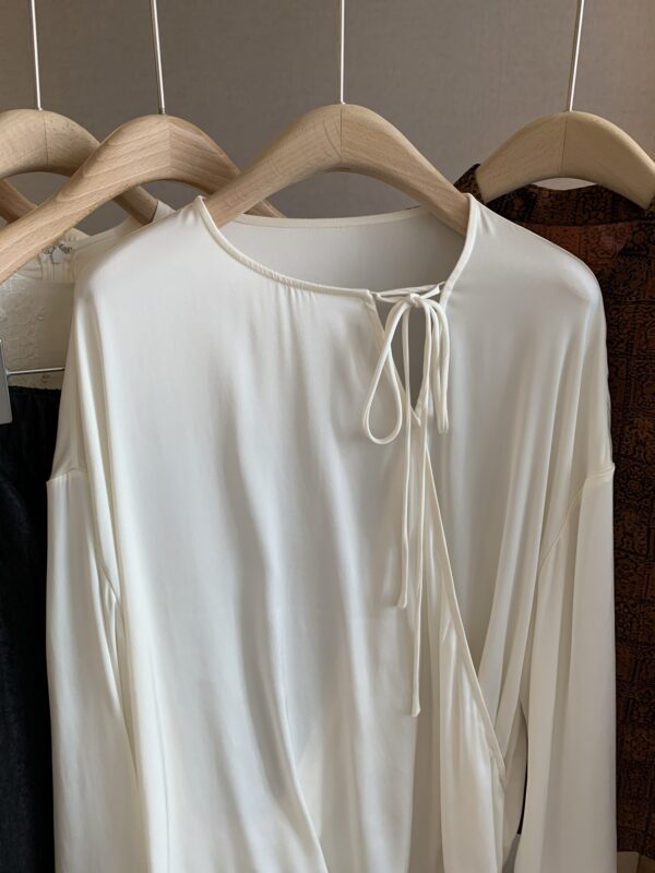 New Chinese-Style Round Neck Long-Sleeve Tie-Waist Silk Shirt