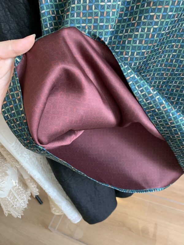 Luxury Light – New Chinese-Style Mulberry Silk Sleeveless Vest Set