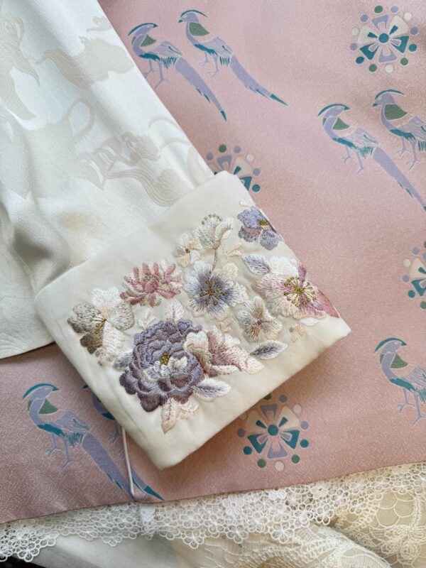 Intertwined Branches and Blossoms Four-Warp Gauze Silver-Embroidered Top