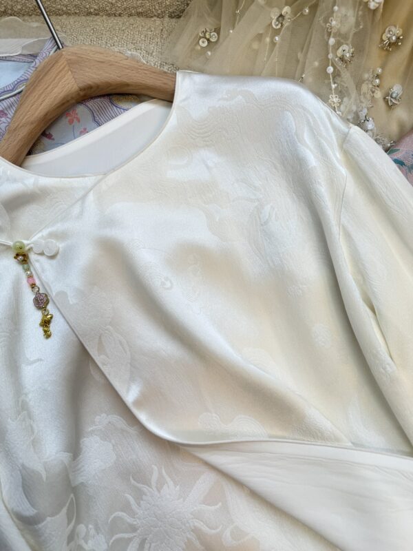 Intertwined Branches and Blossoms Four-Warp Gauze Silver-Embroidered Top