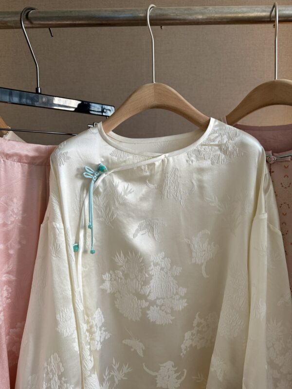 New Chinese-style Silk Hanfu Jacket – 2025 Spring Elegant Gold-Woven Jacquard National Style Top