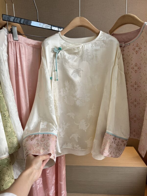 New Chinese-style Silk Hanfu Jacket – 2025 Spring Elegant Gold-Woven Jacquard National Style Top