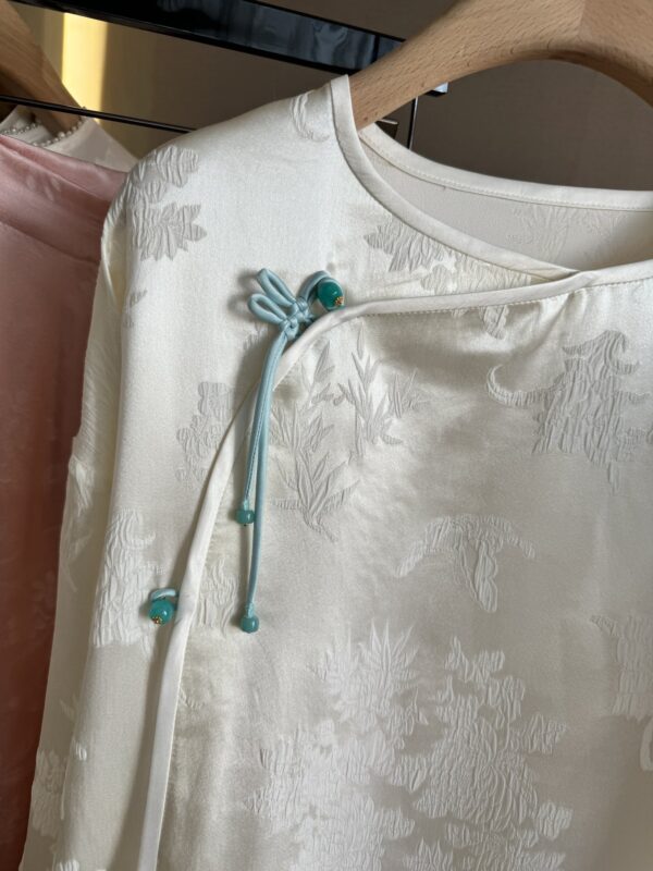 New Chinese-style Silk Hanfu Jacket – 2025 Spring Elegant Gold-Woven Jacquard National Style Top
